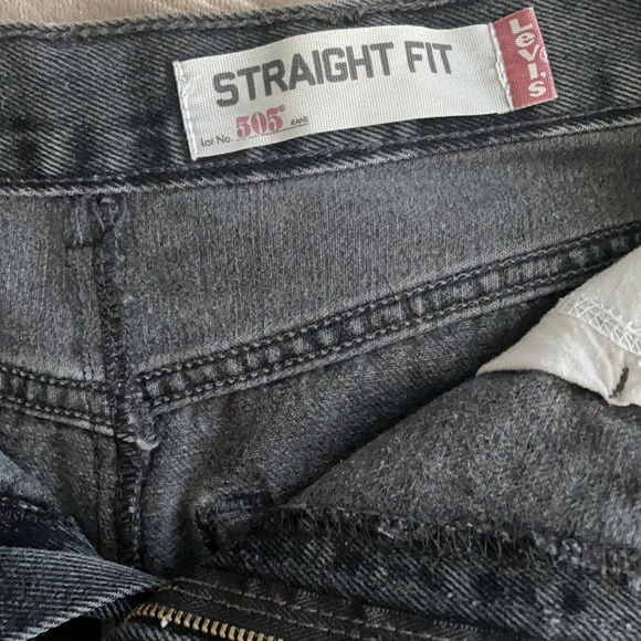 Dark Grey Mid Rise Vintage Levi Shorts - Picture 3 of 3